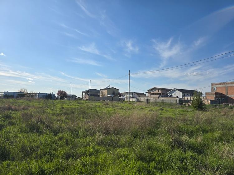 Teren Construcții extravilan de 10600 mp, în Tuzla
