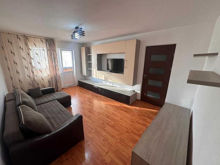 Apartament cu 2 camere semidecomandat în Craiovița Nouă