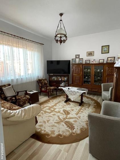 Casă cu 6 camere în Casa de Cultură