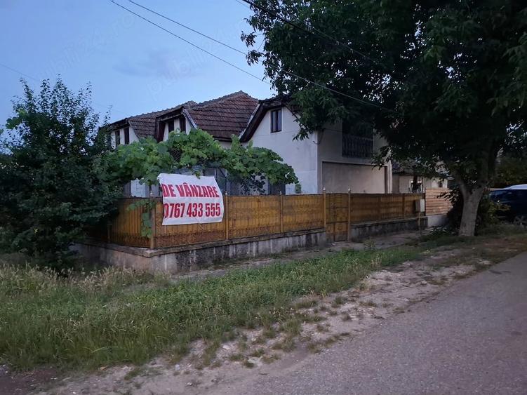 Casă cu 4 camere cu Teren 486 Mp în Plopi