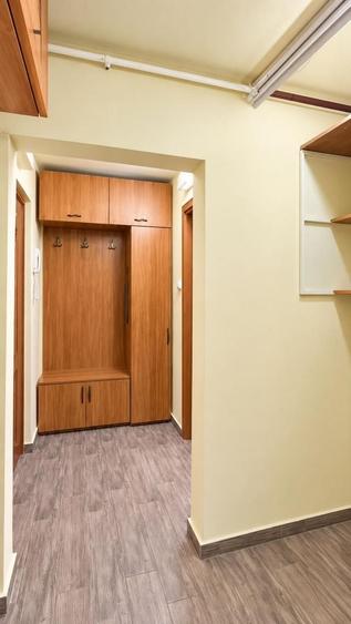 Apartament cu 3 camere semidecomandat în Dâmbovița