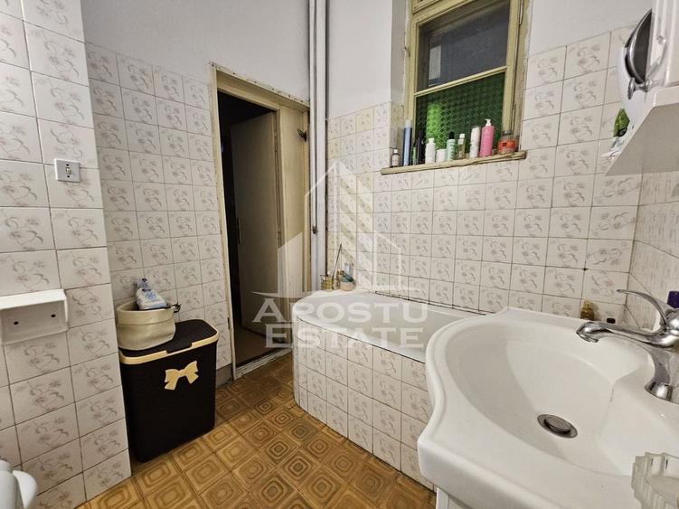 Apartament cu 4 camere circular, mobilat în P-ța Maria
