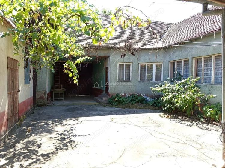 Casă cu 5 camere cu Teren 1439 Mp în Iam