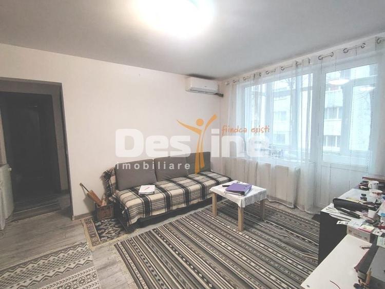 Apartament cu 3 camere semidecomandat, mobilat în Nord