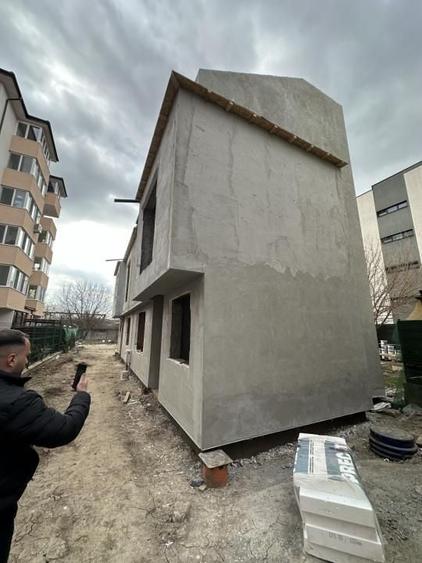 Duplex cu 4 camere cu Canalizare în Metalurgiei