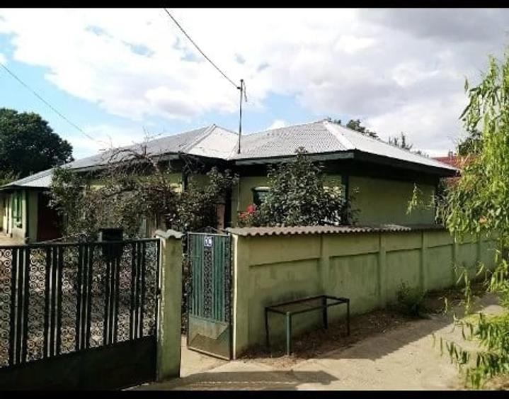Casă cu Teren 1260 Mp în Central