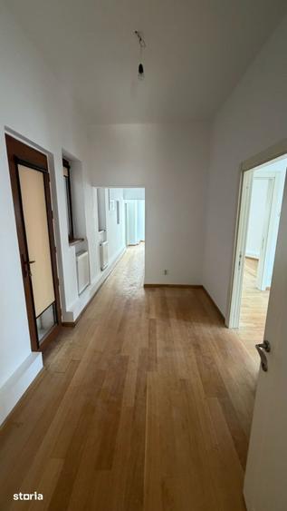Apartament cu 6 camere semidecomandat în Cișmigiu