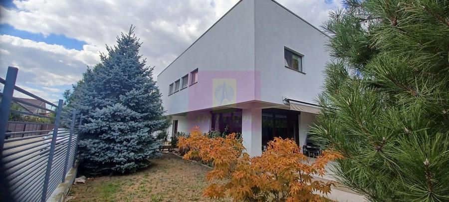 Casă individuală cu 6 camere cu Teren 508 Mp în Săbăreni