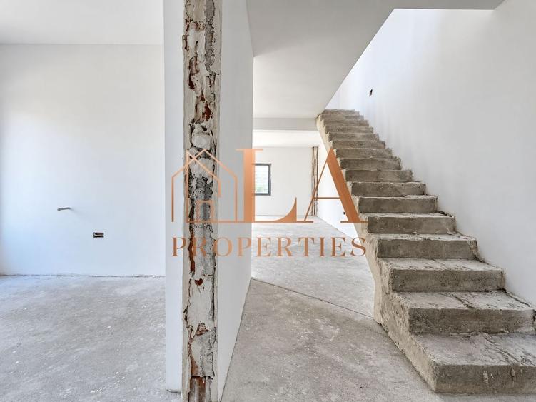 Duplex cu 4 camere cu Canalizare în Sud-Vest