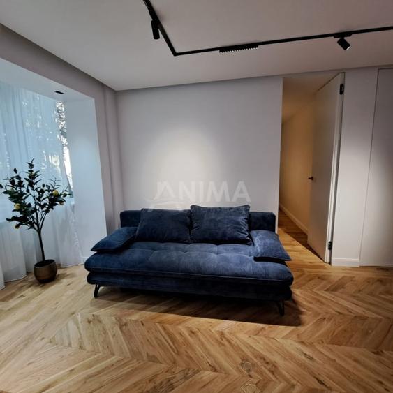 Apartament cu 2 camere semidecomandat, mobilat în Central