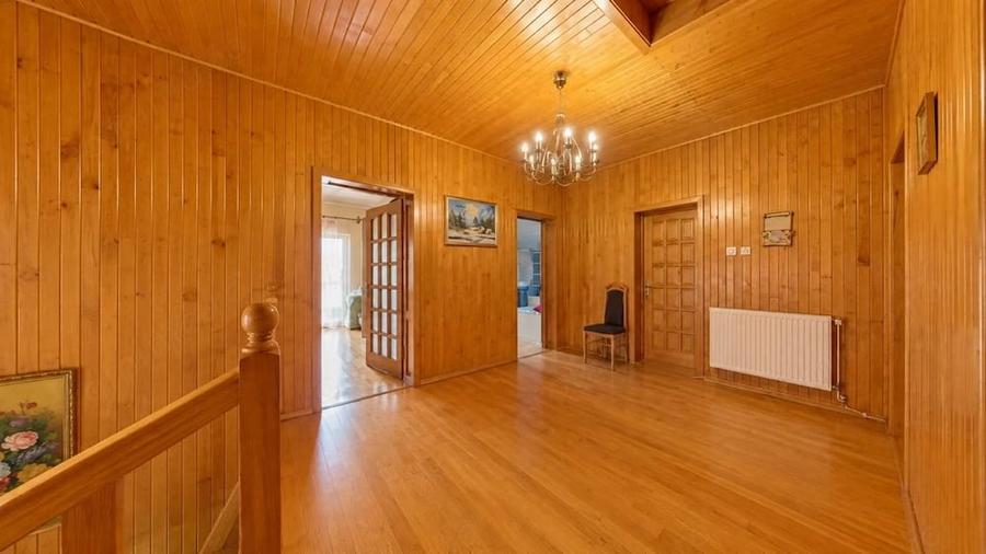 Casă cu 5 camere cu Teren 520 Mp în Grădiște