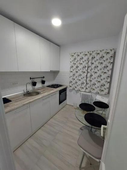 Apartament cu 2 camere decomandat, mobilat în Gara de Nord