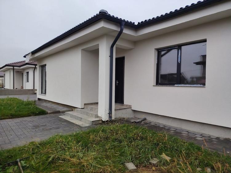Casă cu 4 camere în Sânpetru