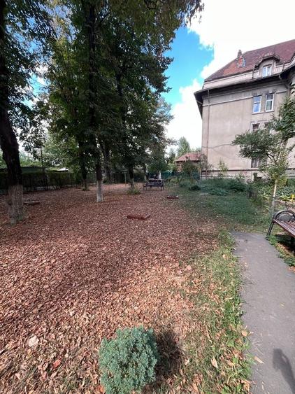 Apartament cu 3 camere semidecomandat, mobilat în Grivița