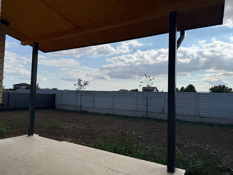 Casă individuală cu 4 camere cu Canalizare în Frumușani
