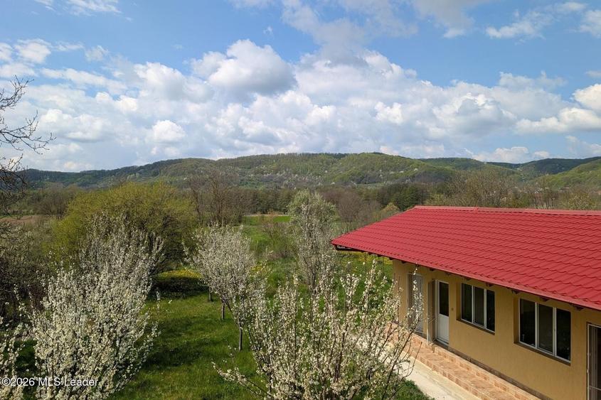 Casă individuală cu 8 camere cu Canalizare în Bălilești