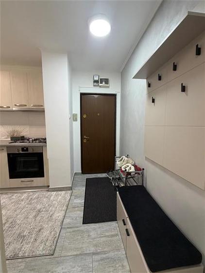 Apartament cu 2 camere semidecomandat în Tractorul