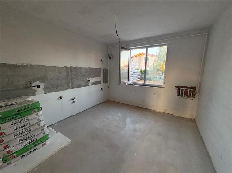 Casă cu 5 camere cu Teren 450 Mp în Domnești