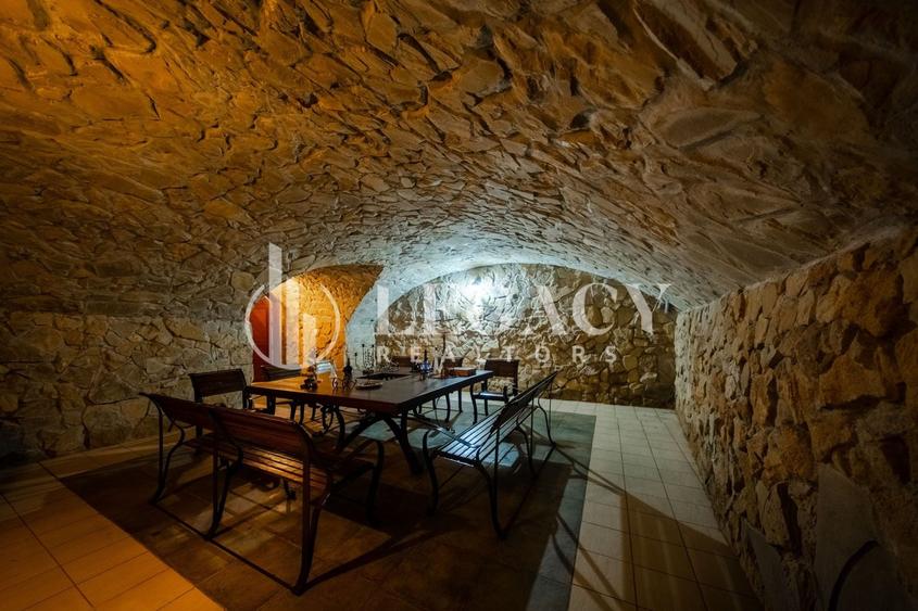 Casă individuală cu 12 camere cu Canalizare în Copou
