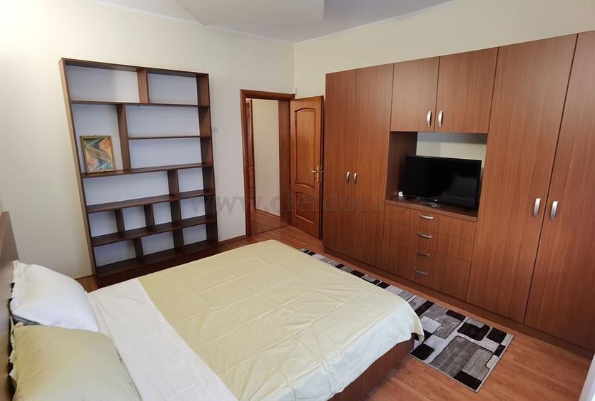 Casă individuală cu 6 camere cu Canalizare în Pipera