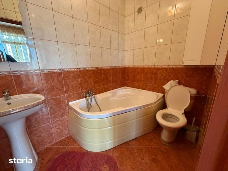 Apartament cu 5 camere semidecomandat în Domenii