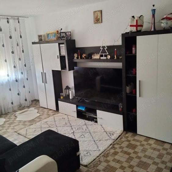 Apartament cu 3 camere în Costești