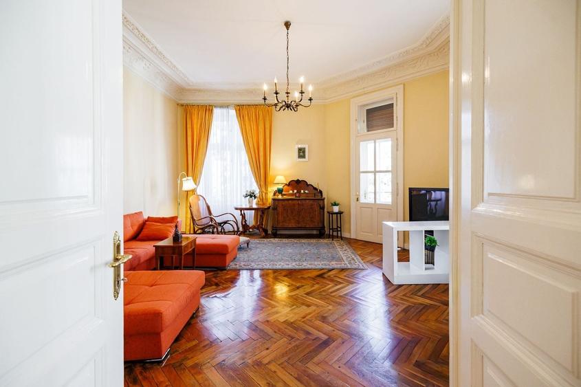 Apartament cu 3 camere semidecomandat, mobilat în Ultracentral
