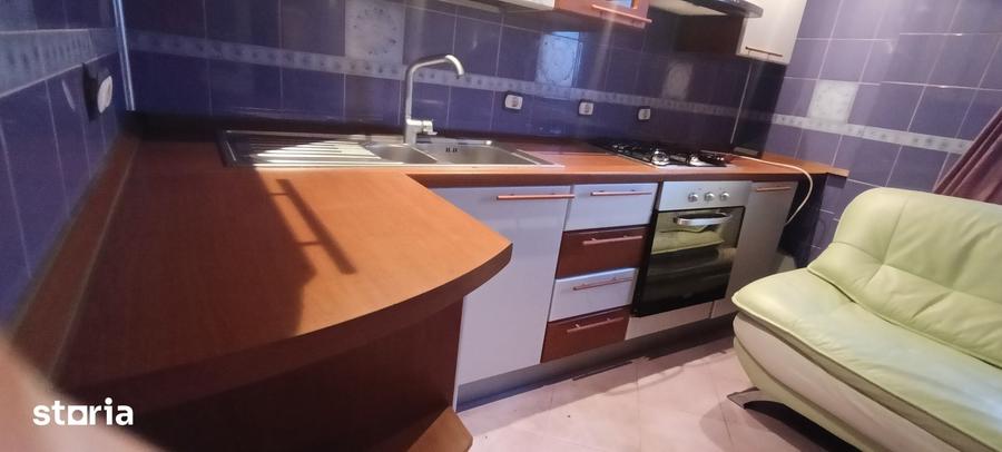 Casă cu 7 camere cu Teren 400 Mp în Dobroești