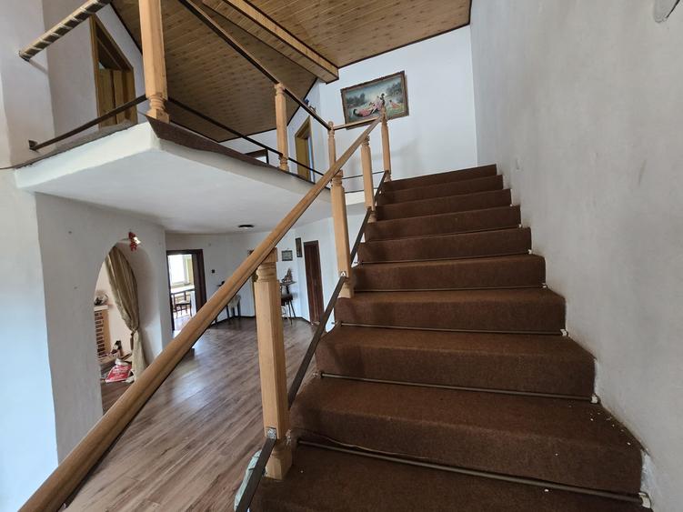 Casă individuală cu 6 camere cu Garaj în Clociov