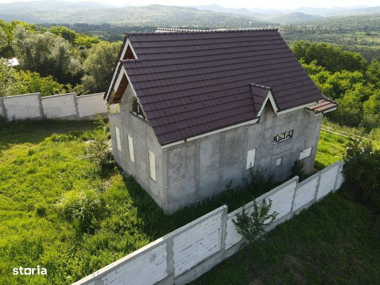 Casă cu 4 camere în Măgura