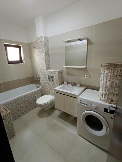 Apartament cu 3 camere semidecomandat, mobilat în Dumbrăvița