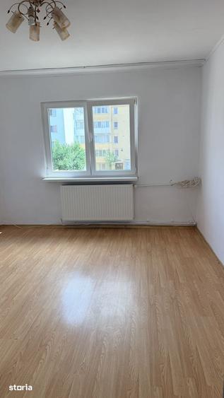 Garsonieră în Est