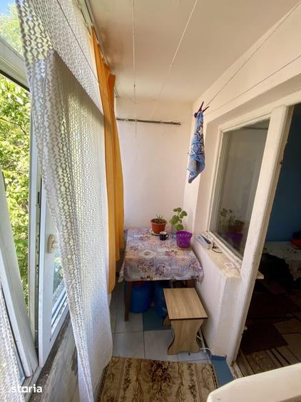 Apartament cu 3 camere semidecomandat în Km 4