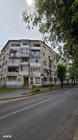 Apartament cu 3 camere în Micro 16