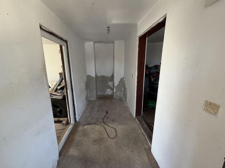 Casă cu 2 camere în Mareș