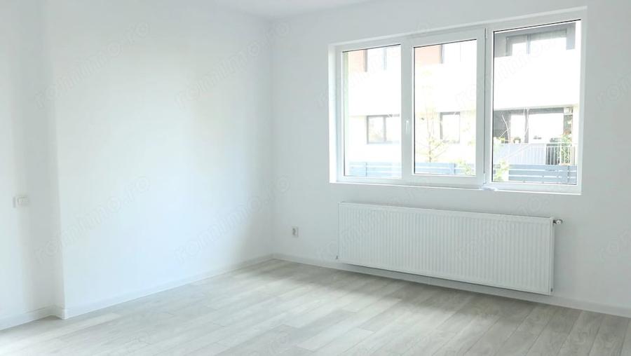Apartament cu 3 camere semidecomandat în Sud