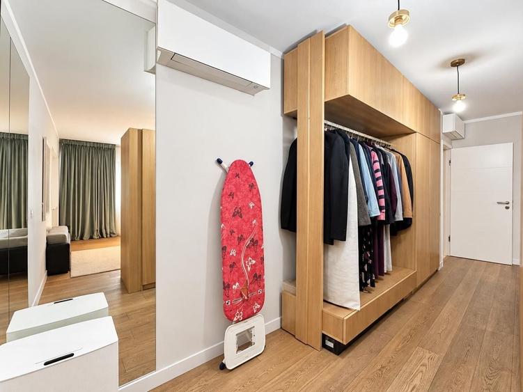 Penthouse cu 3 camere decomandat, mobilat în Parcul Carol