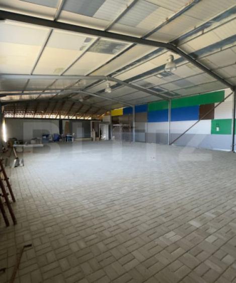 Spațiu comercial, de 320 mp, în Livezeni