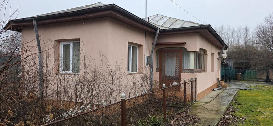 Casă cu 4 camere în Antofiloaia