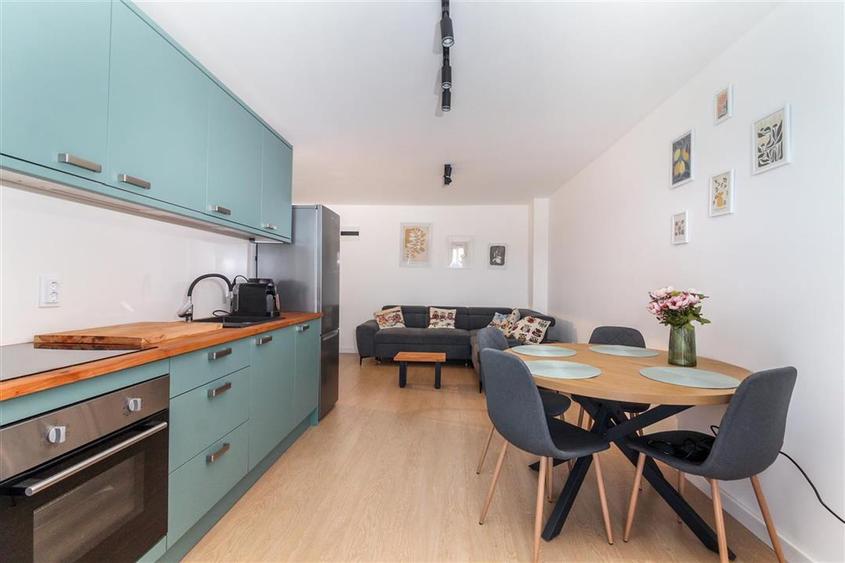 Apartament cu 3 camere semidecomandat, mobilat în Gheorgheni