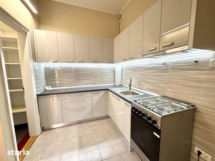 Apartament cu 3 camere decomandat în Boul Roșu