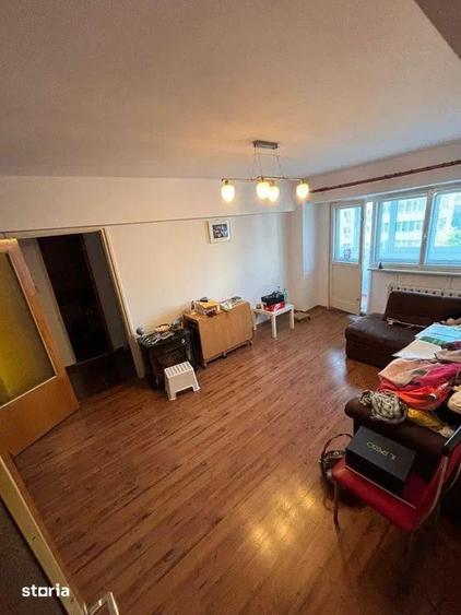 Apartament cu 3 camere semidecomandat în Pantelimon