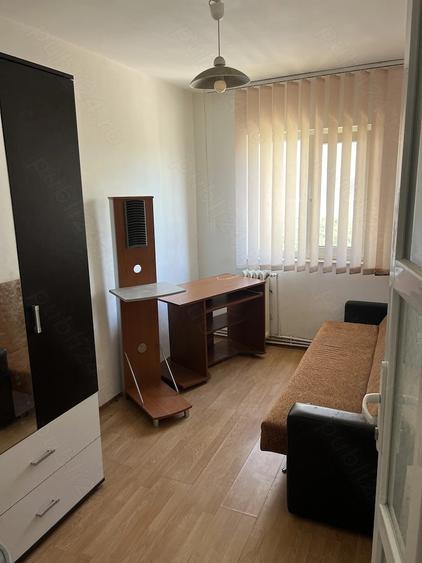 Apartament cu 3 camere decomandat, mobilat în Canta