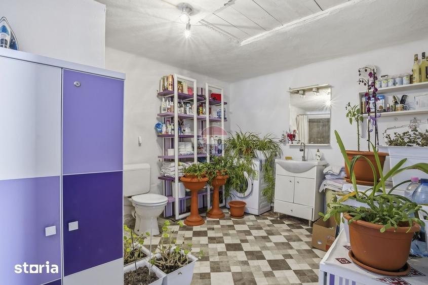 Casă cu 3 camere cu Teren 1439 Mp în Secusigiu