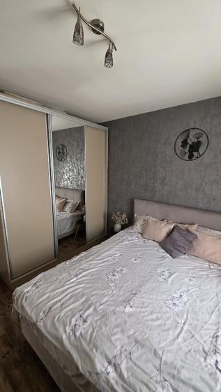 Apartament cu 3 camere semidecomandat, mobilat în Complex Studențesc