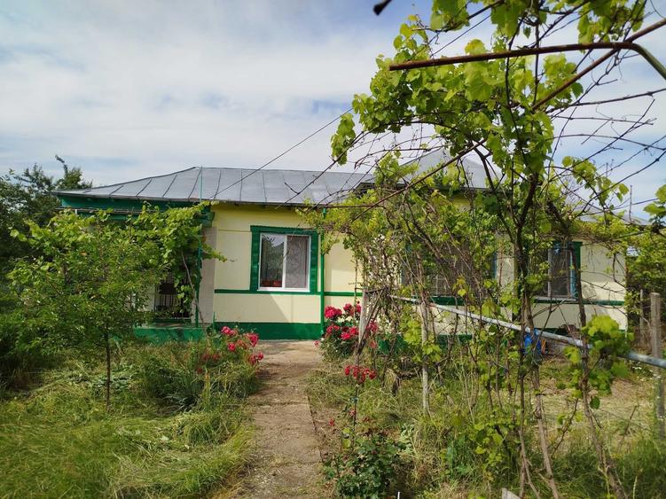 Casă cu 4 camere în Ghiocel