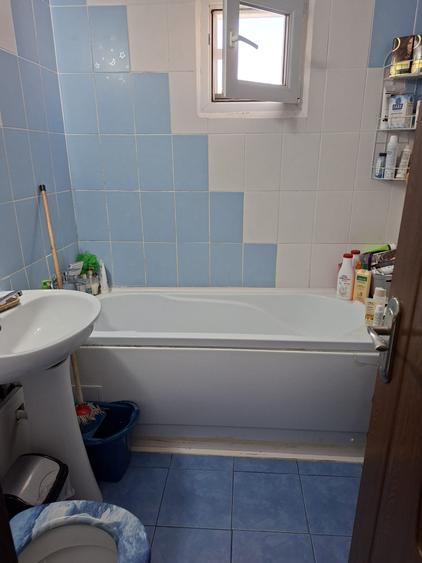 Apartament cu 4 camere decomandat în Titan