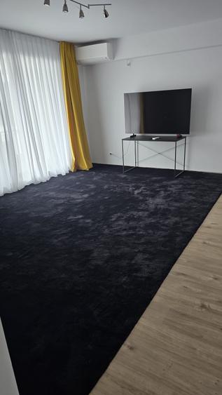 Apartament cu 4 camere decomandat în Băneasa