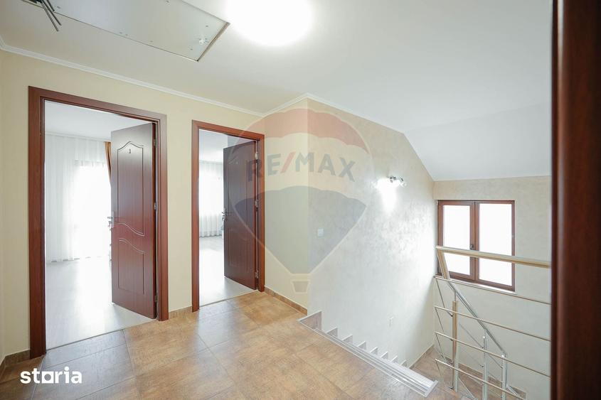 Casă cu 7 camere cu Teren 600 Mp în Sânmartin
