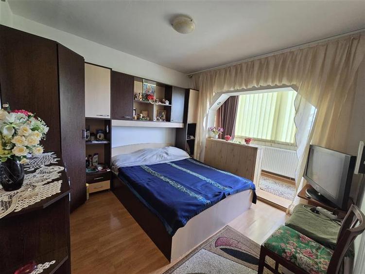 Apartament cu 2 camere decomandat în Triaj